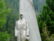 Denkmal am Stausee oberhalb Andeer